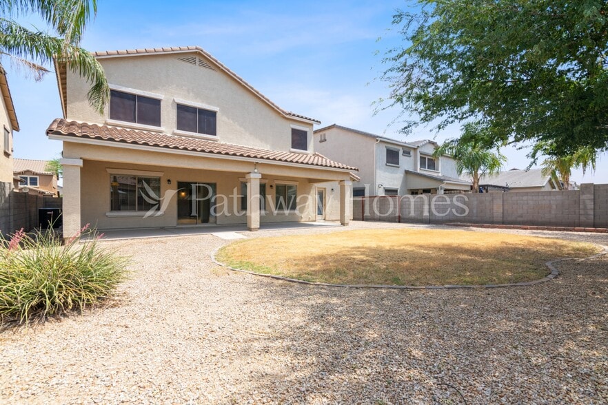 Building Photo - 4205 E Del Rio Dr