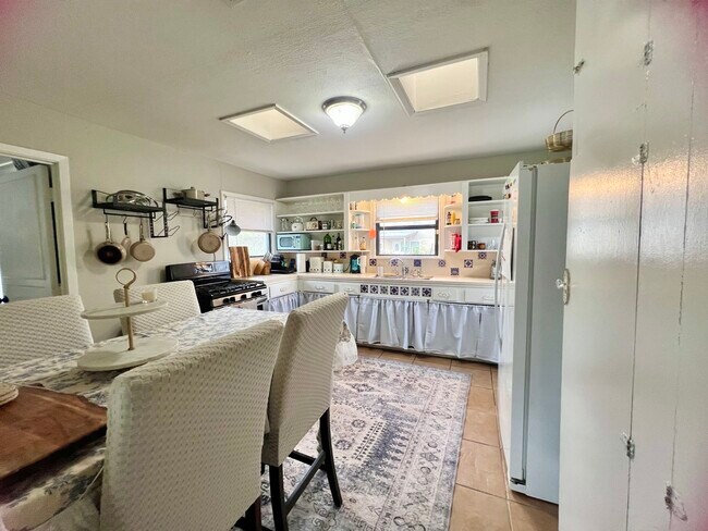 Building Photo - 7357 Brace St