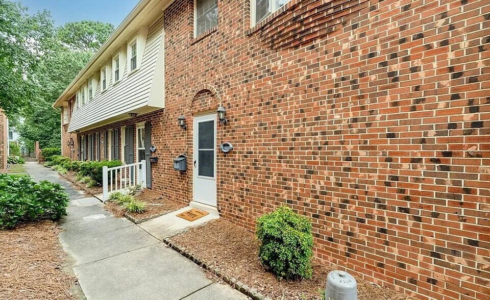 Primary Photo - 627 W Front St