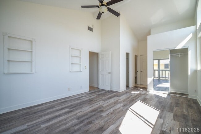 Building Photo - West Side Paradise – Updated 3-Bed, 2-Bath Upstairs Unit