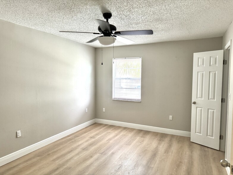 Building Photo - 6054 Amberly Ct