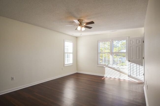 Building Photo - Escoba Bay Community- 3 Bedroom PLUS Bonus Room