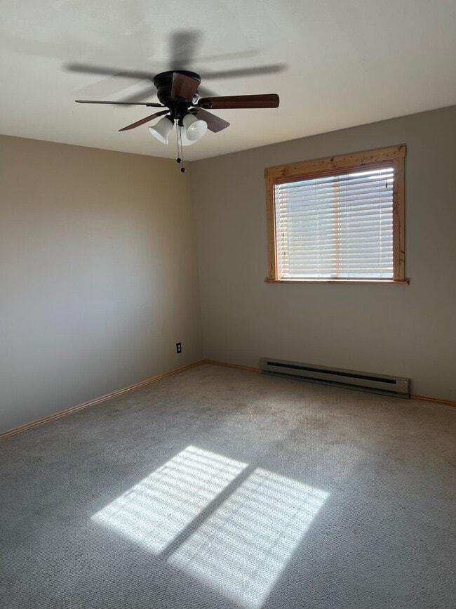 Building Photo - 702