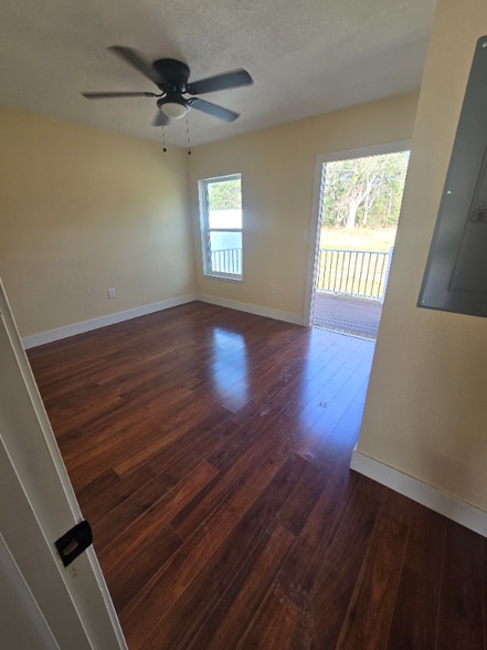 Building Photo - 2015 E Canal St