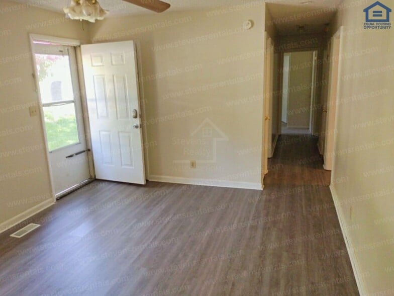 Building Photo - 174 Long Meadow Dr