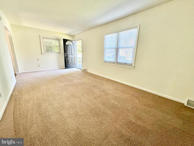 Building Photo - 218 Webbs Ln