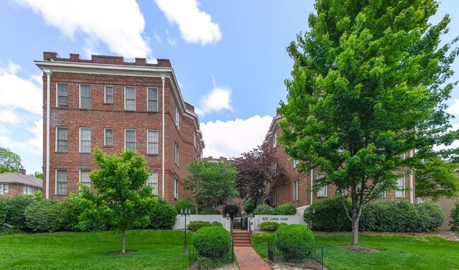 Building Photo - 828 N Elm St
