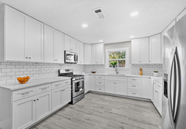 Building Photo - 8050 Tavenor Ln