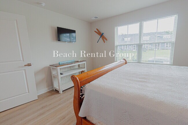 Building Photo - Furnished Townhouse in Gated Community