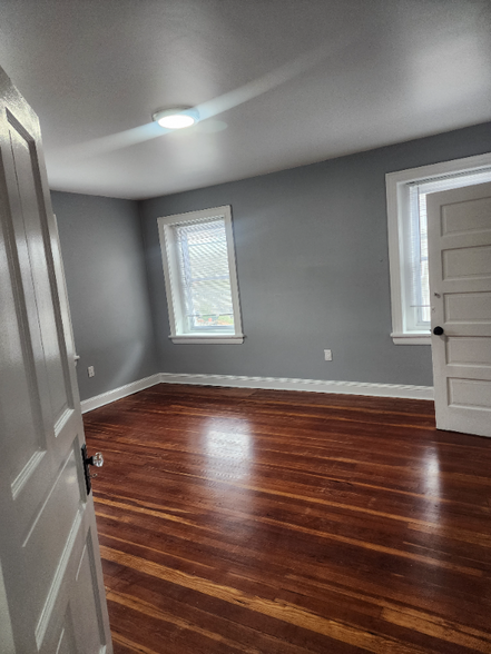 Building Photo - 380 Vernon Rd