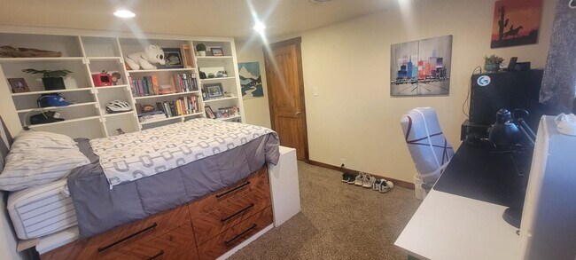 Building Photo - 5BD/3BA Home Near Pearl St, CU, Hiking, Park