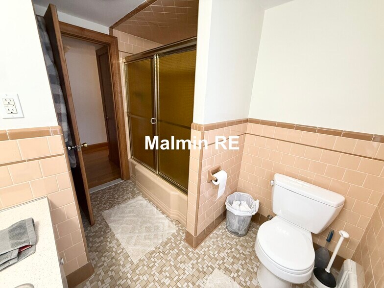 Building Photo - 920 E 4th St