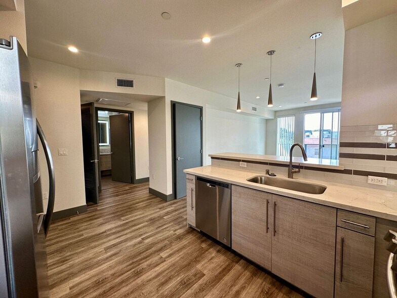 Building Photo - 6923 Kittyhawk Ave