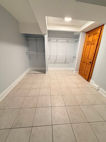 Building Photo - 1745 W North Shore Ave