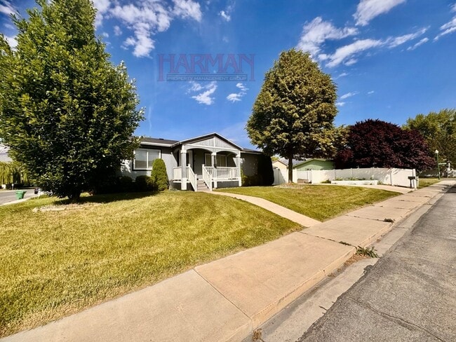 Building Photo - 863 Artesia Rd