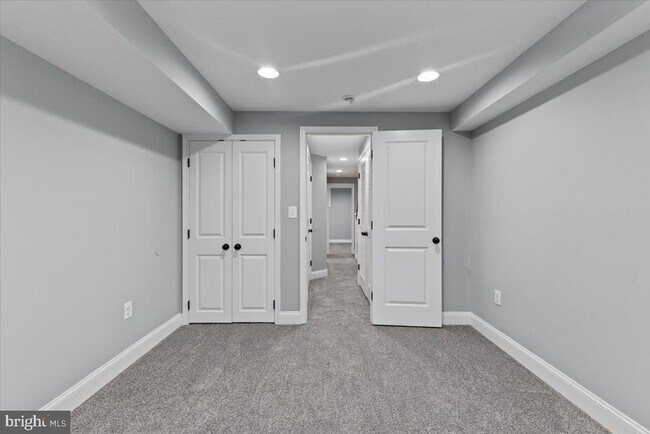 Building Photo - 616 Hyson St