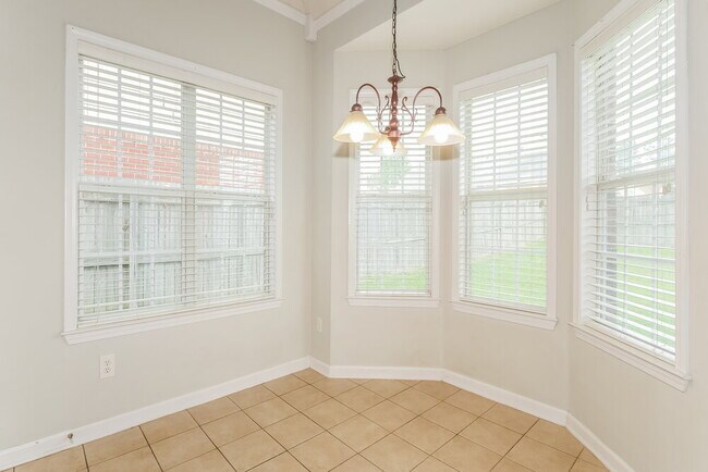 Building Photo - 9921 Greenalder Cove N