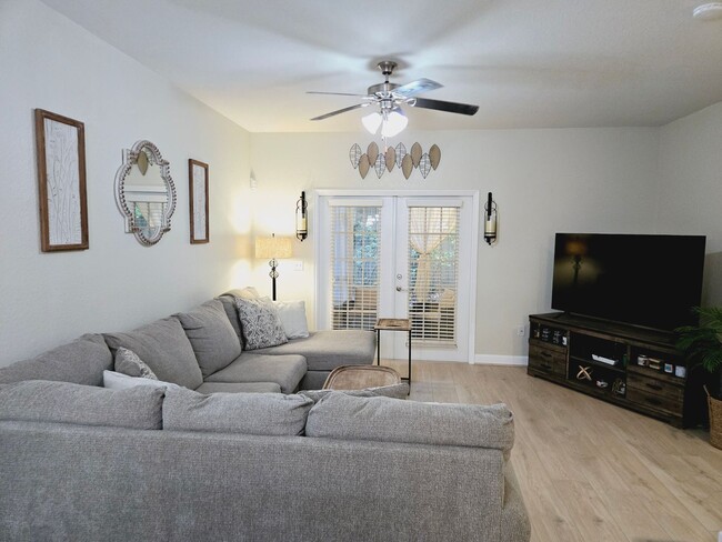 Building Photo - 2BR/2.5BA furnished townhome in a gated co...