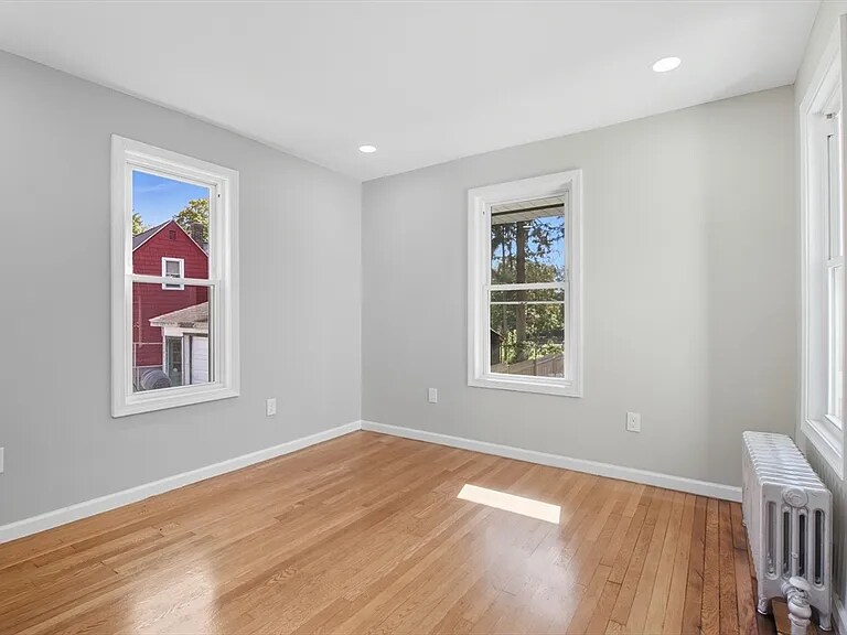 Building Photo - 12 Saint James Ave