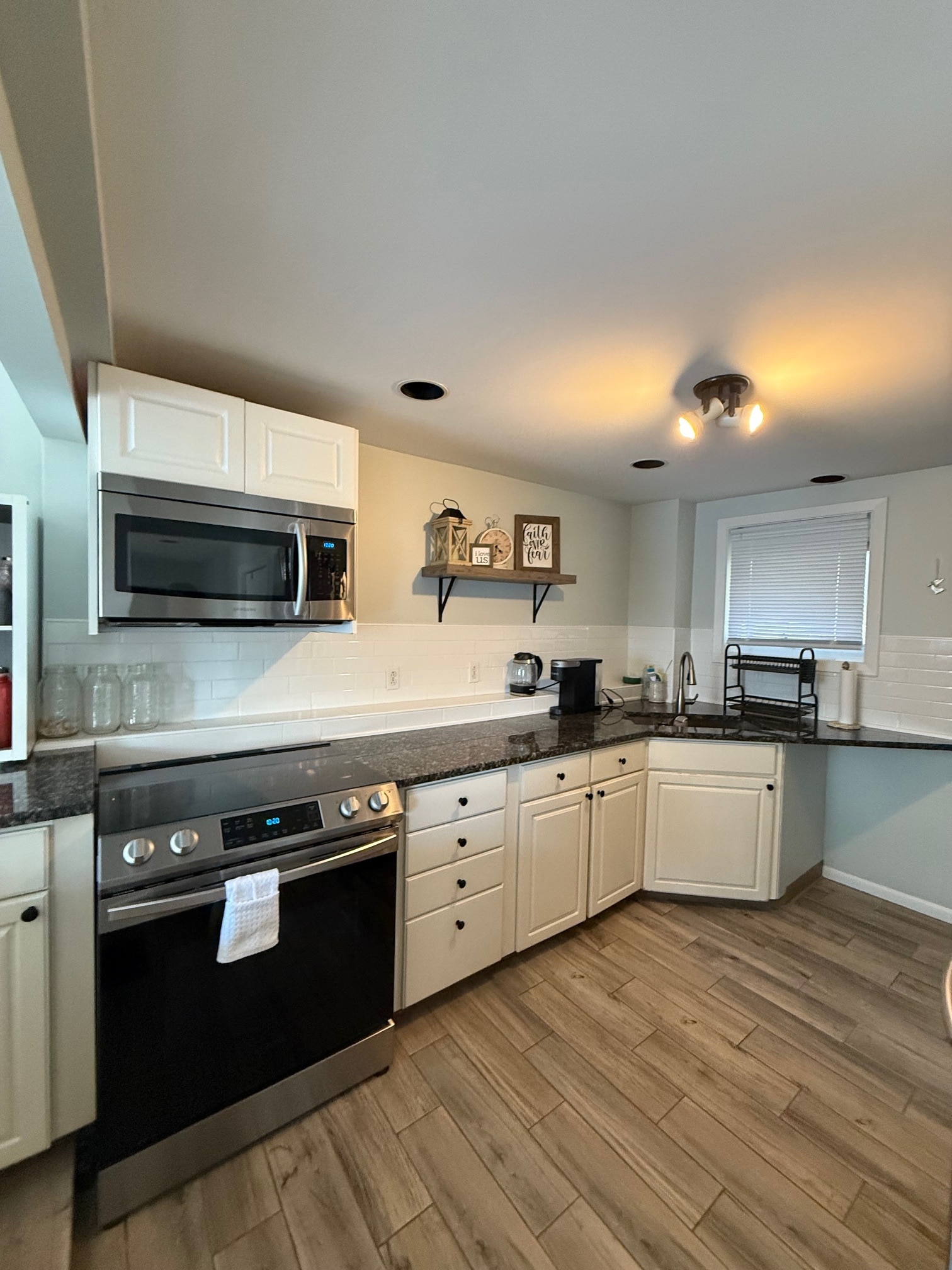 Building Photo - 248 Douglas Pike