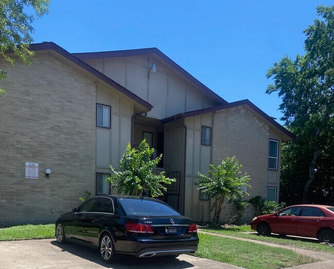 Building Photo - 8315 Jorine Dr