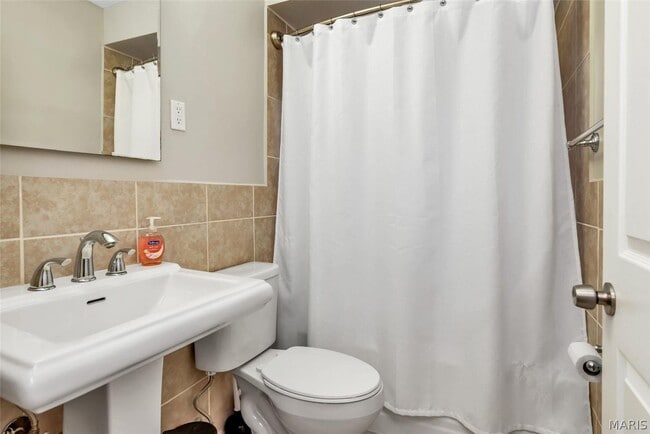 Building Photo - 7553 Buckingham Dr