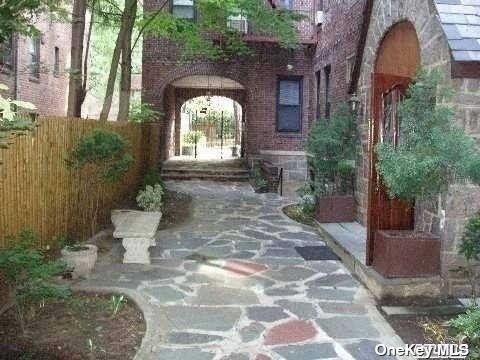 Primary Photo - 1 Hillside Ave