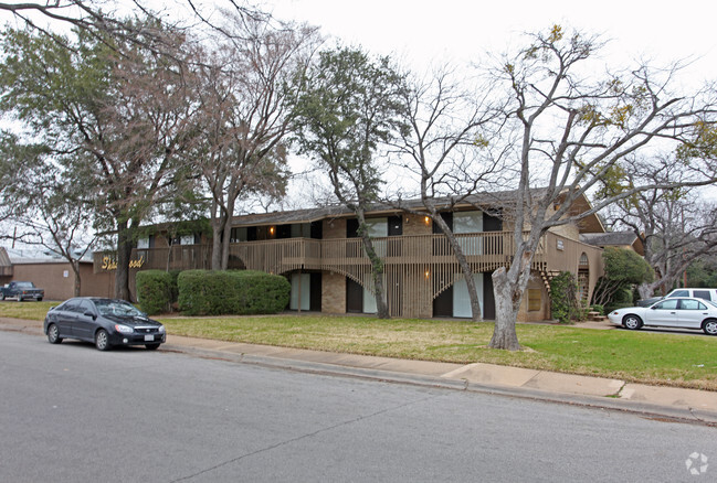 Primary Photo - Shadywood Apartments
