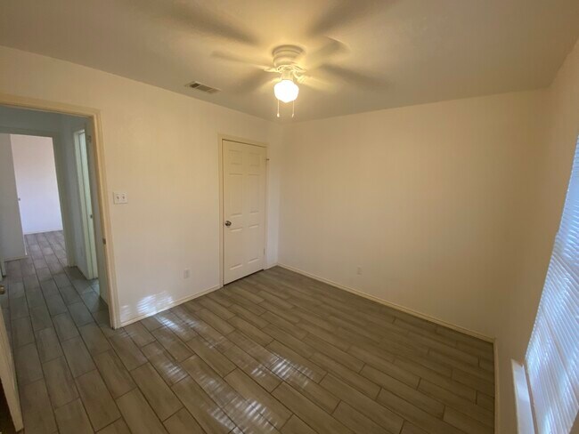 Building Photo - 5009 Chad Dr