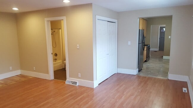 Building Photo - Great home, lots of space, fully updated, ...