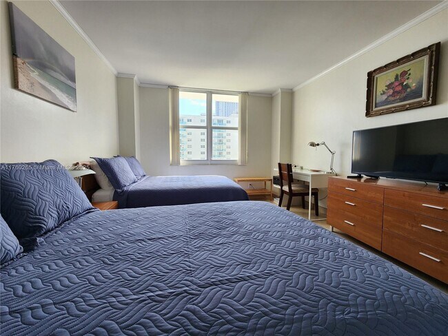 Building Photo - 3725 S Ocean Dr