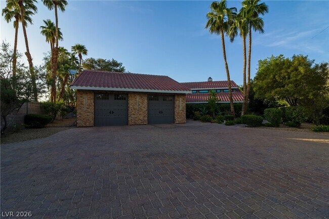 Building Photo - 300 Lacy Ln