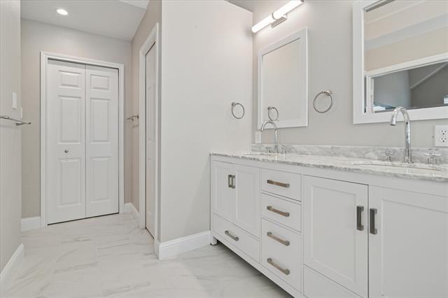 Building Photo - 9921 Carmel Valley Dr