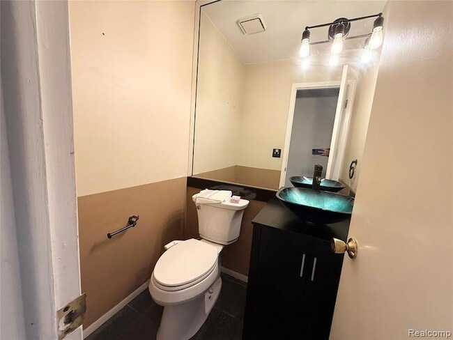 Building Photo - 6842 Indian Creek Dr