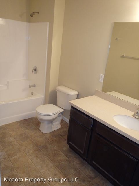 Building Photo - 203 Tyler St