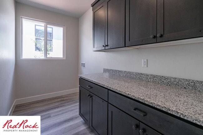 Building Photo - Modern 3 Bedroom Single-Level Home in Vill...