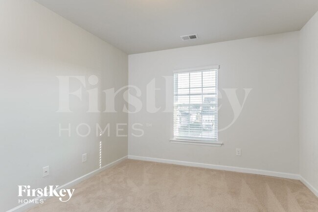 Building Photo - 272 Witch Hazel St