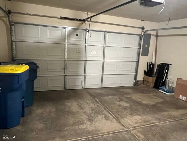 Building Photo - 3522 N Golden Gate Dr