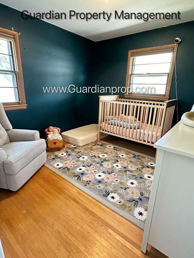 Building Photo - Nokomis Area Single Family Home, Very Clean, Dishwasher, 1 Car Garage, Available September