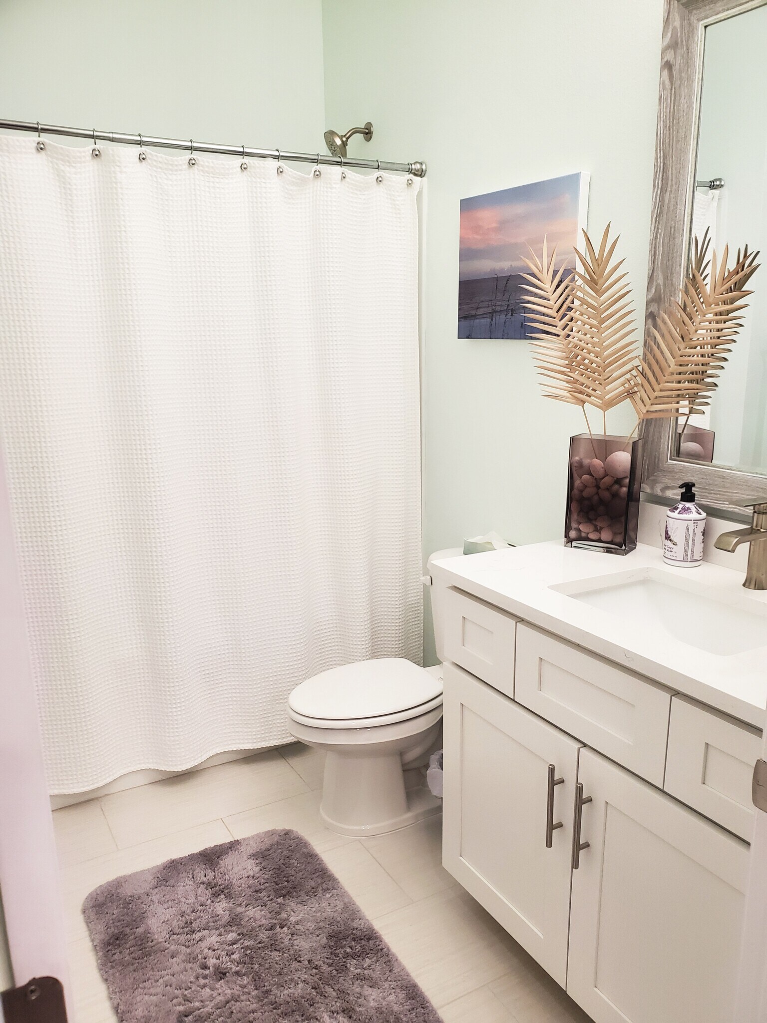 Guest Bathroom - 112 Kara Lake Dr