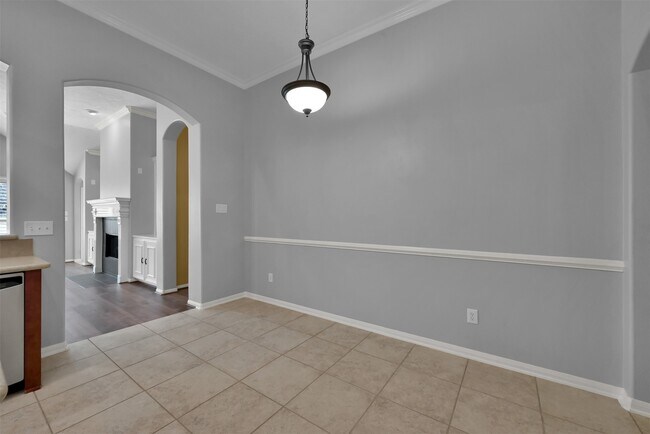 Building Photo - 7 S Hawthorne Hollow Cir