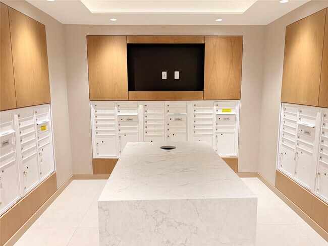 Building Photo - 151 N Seabreeze Blvd