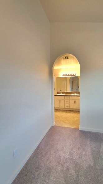 Building Photo - 3799 N Mayfield Ranch Rd