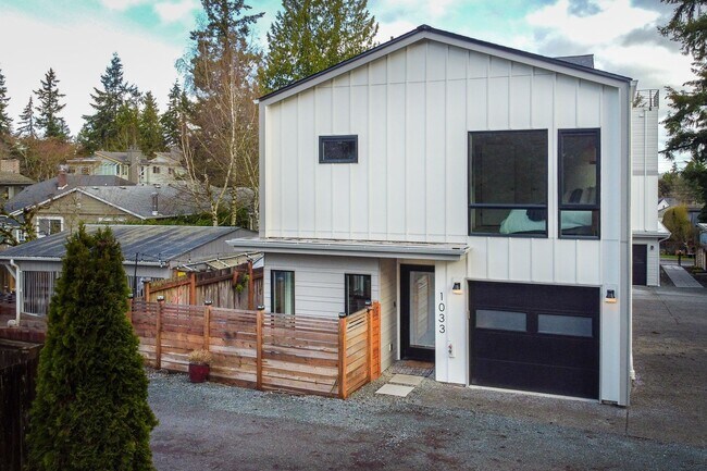 Primary Photo - Maple Leaf 2BD/2BA Modern Home With Premiu...