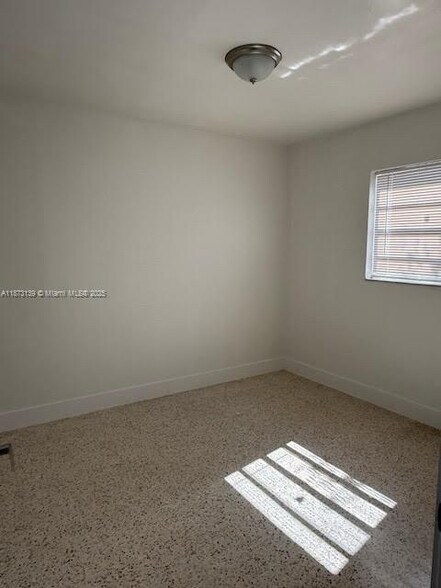 Building Photo - 27 NW 48th Pl