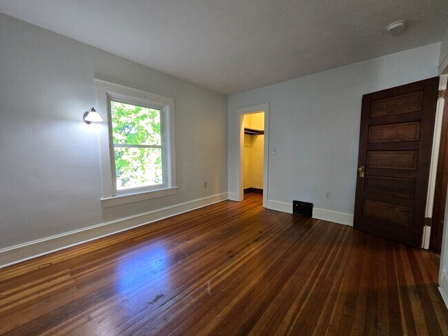 Building Photo - 610 N Mclean St