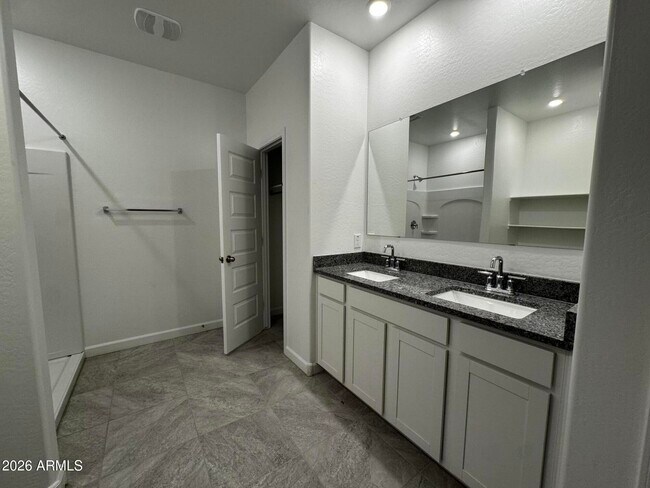 Building Photo - 5835 E Freesia Ln