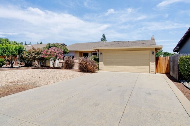 Building Photo - Charming 3 Bedroom Single-Story with Firep...