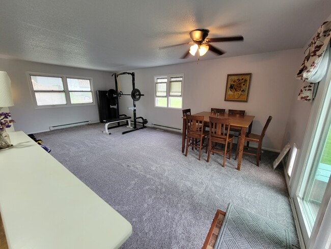 Building Photo - 512 Spruce Dr