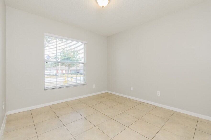 Building Photo - 617 Willow Run St